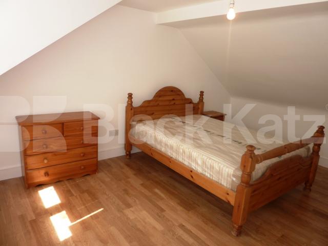 			NEW INSTRUCTION!, 4 Bedroom, 1 bath, 1 reception Flat			 Biddestone Road, HOLLOWAY